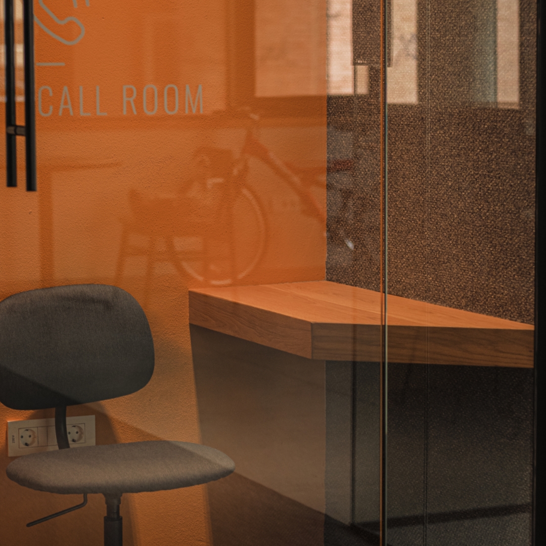 Call room — cabină izolată fonic pentru apeluri în Oradea